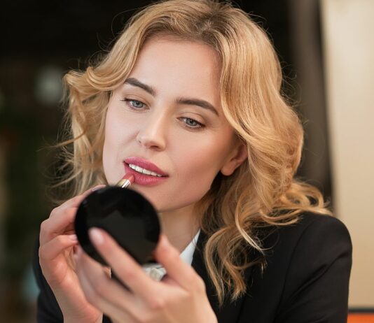 Wenn man Mama wird, steht die Welt plötzlich auf dem Kopf und die Prioritäten verschieben sich. – "Jetzt stehe ich und meine Beautyroutine nicht mehr auf Platz 1, sondern meine Tochter."
