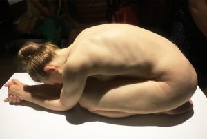 @Sam Jinks. Untitled (Kneeling Woman). 2015: Silicone, pigments, resin and hair.