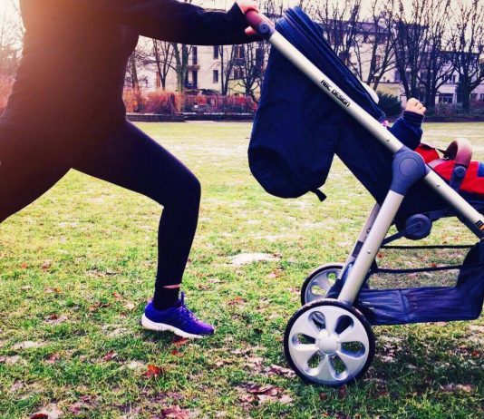 Fit werden: Einfaches Workout mit dem Kinderwagen!