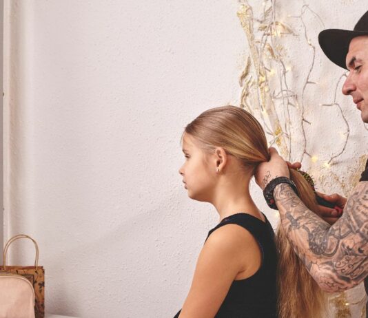 Liebende Väter mit Tattoos sind doch wirklich ein herrlicher Anblick – haben wir nicht Recht, Mamis?