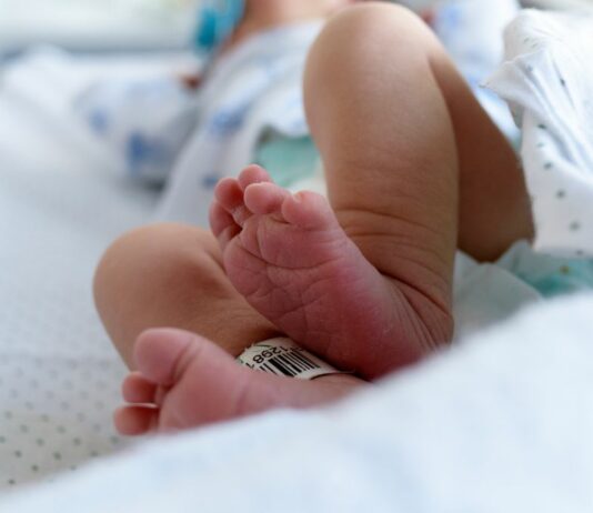 Die schönsten Momente jeder Mama festgehalten: professionelle Geburtsfotografen veröffentlichen diese magischen Momentaufnahmen.