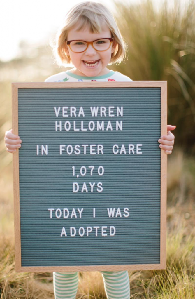 Nach 1070 Tagen: Dieses Mädchen durfte endlich adoptiert werden!