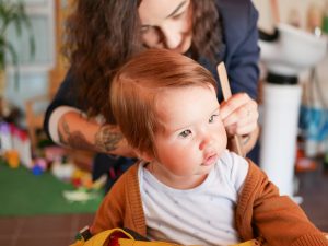 Baby Haare Schneiden Profi Tipps Fur Den Ersten Haarschnitt