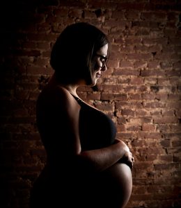 HypnoBirthing-Kursleiterin Inken Arntzen mit Babybauch