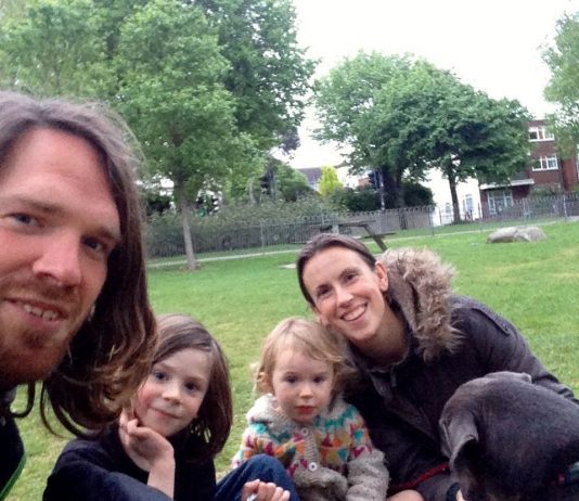 Keine Medikamente und 6 Jahre Langzeitstillen: So ungewöhnlich lebt Familie Allen