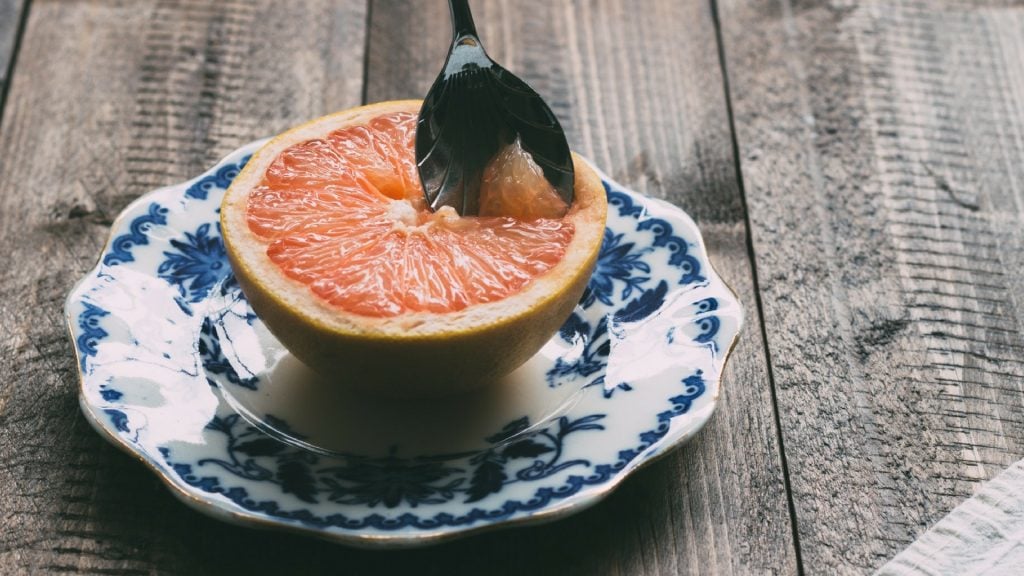 Wie Grapefruitsaft deiner Zervixschleim-Produktion helfen kann