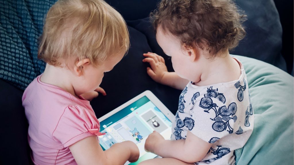 „Videos, Fernsehen, Apps: Was meine Tochter (2) darf – und was nicht“