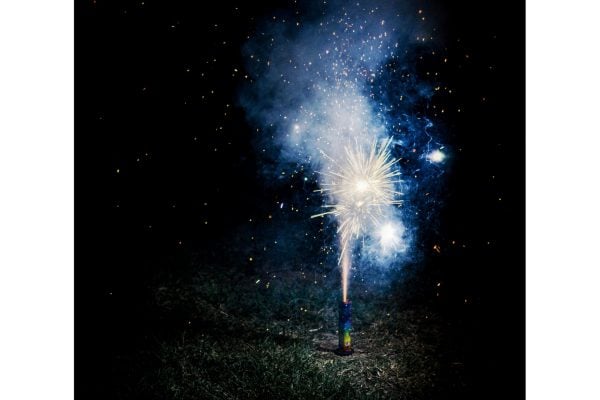 Schutz vor Feinstaub an Silvester: Brennende Rakete