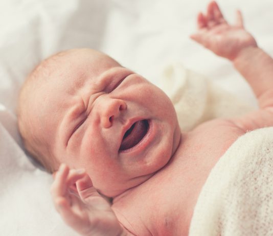 Fast alle Babys leiden unter Blähungen, die ihnen schlimme Bauchschmerzen verursachen können.