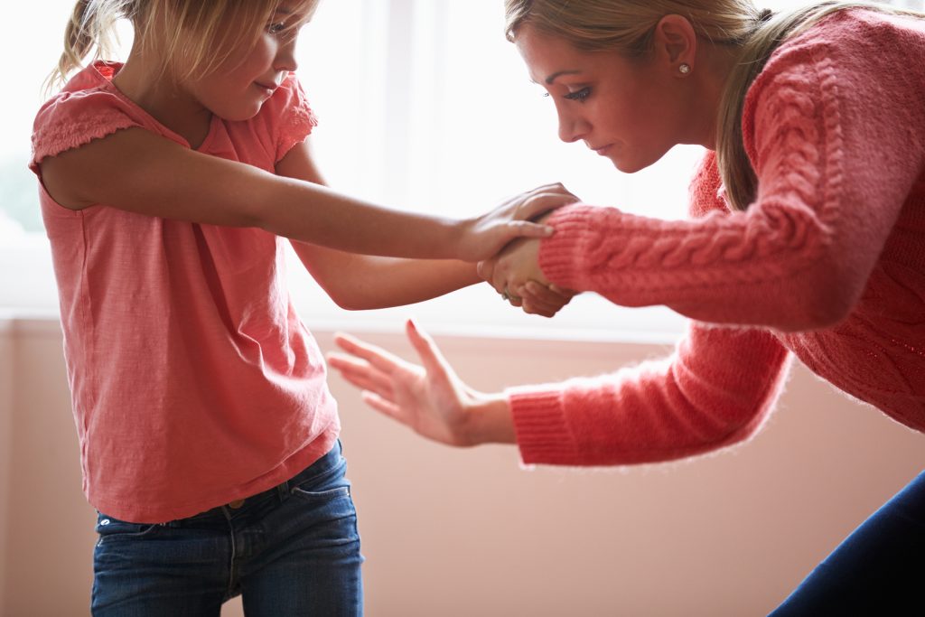 „Dann packte ich sie am Arm“ Warum körperliche Gewalt niemals in Ordnung ist