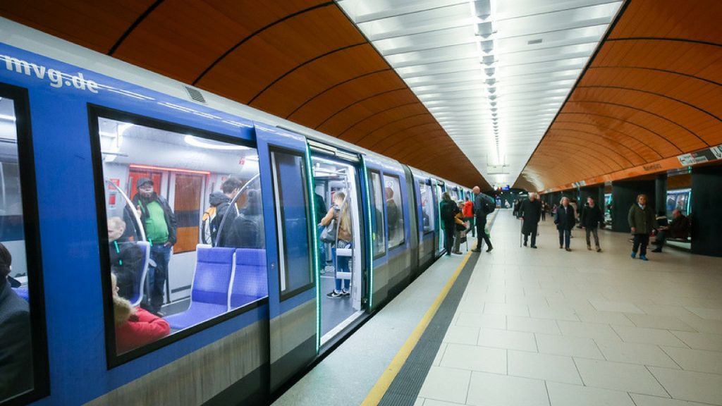 Flucht vor S-Bahn-Kontrolleuren: Schwarzfahrerin lässt ihr Baby zurück