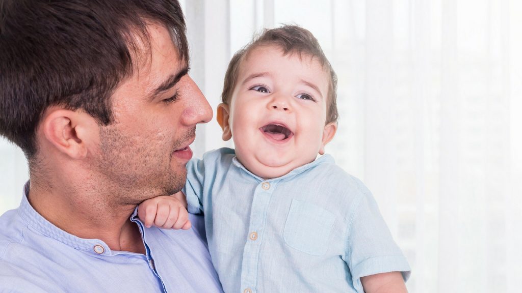 Schräge Studie: Babys sind gesünder, wenn sie Papa ähnlich sehen