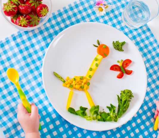 Besonders bei einer veganen Ernährung besteht bei Kleinkindern die Gefahr von Mangelerscheinungen.