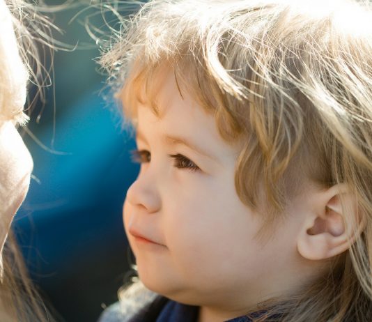 7 Dinge, die Mamas von Jungs mit langen Haaren nie mehr hören wollen