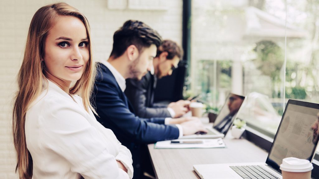 Mamas im Job pushen die Wirtschaft: Was wir von Skandinavien lernen können