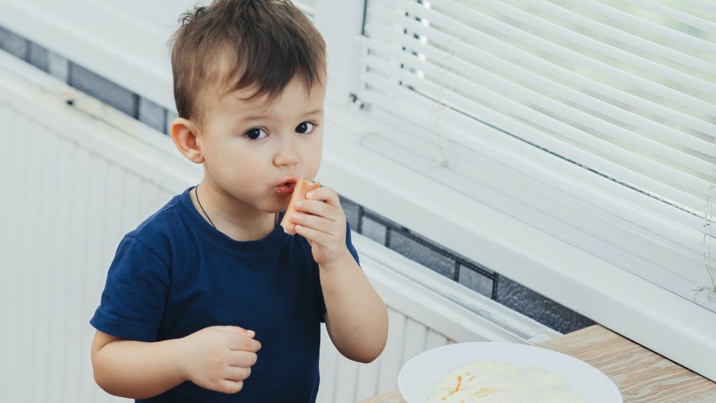 3 kleine Dinge, die dein Kind vor Übergewicht schützen können