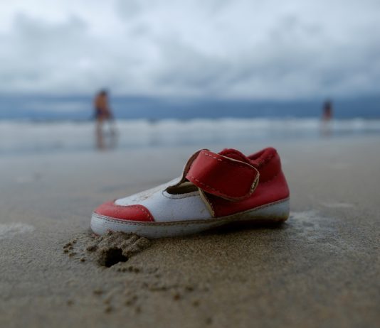 Schuh am Strand