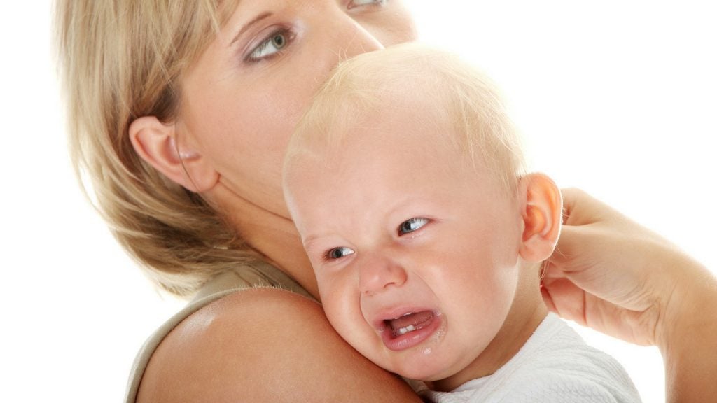 Dein Baby hört nicht auf zu weinen? 5 ungewöhnliche Tricks, die helfen können
