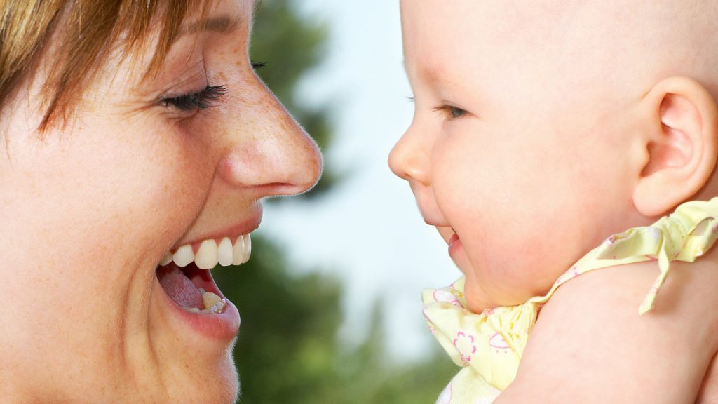 Babysprache ist doch nicht schlecht für die Entwicklung – im Gegenteil