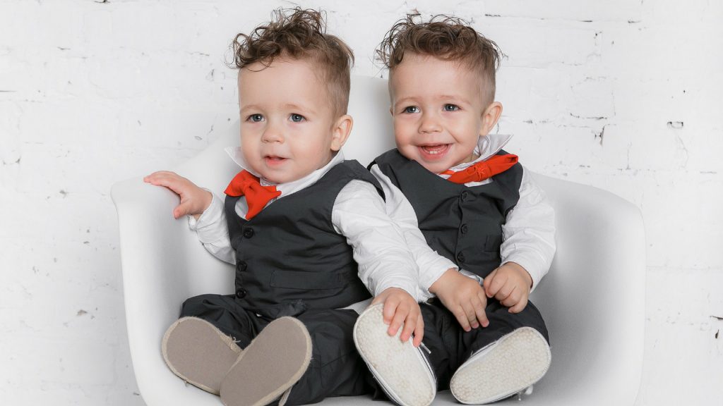 Zwillingsnamen finden: Tipps für die Suche nach Namen für Geschwister