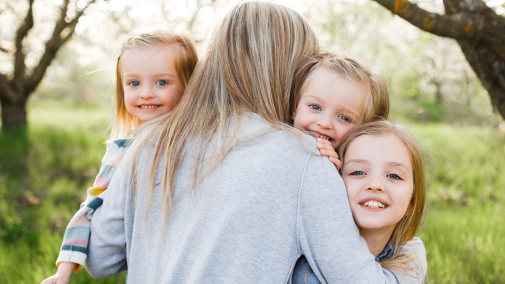 Studie zeigt: Dreifach-Mamas sind die gestresstesten Mütter