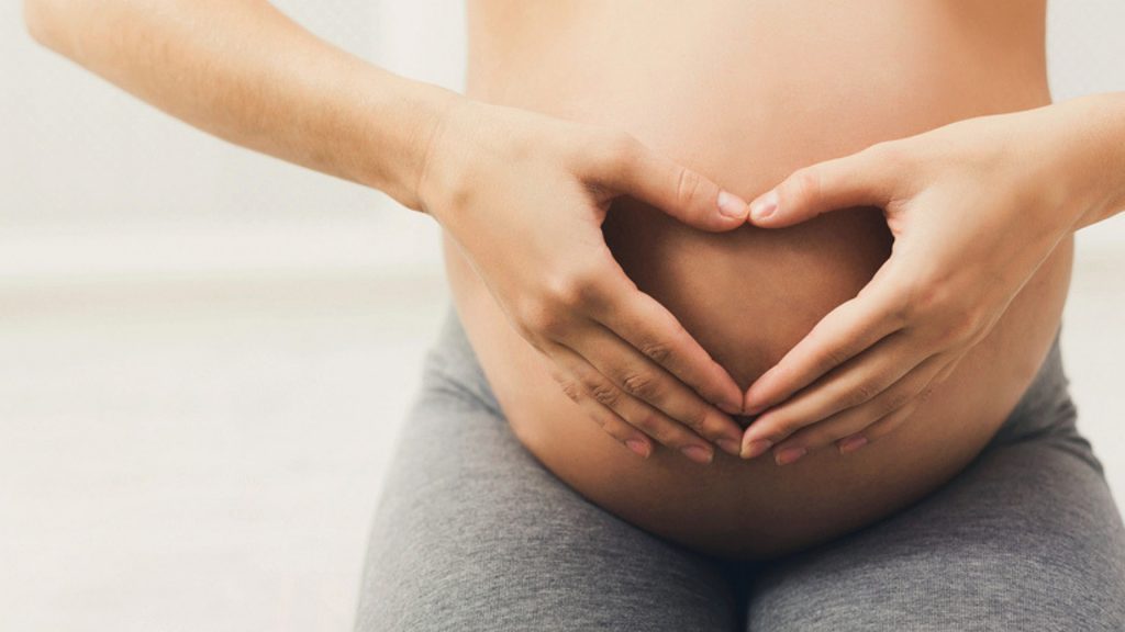 So süß! Diese 5 Dinge macht dein Ungeborenes im dritten Trimester