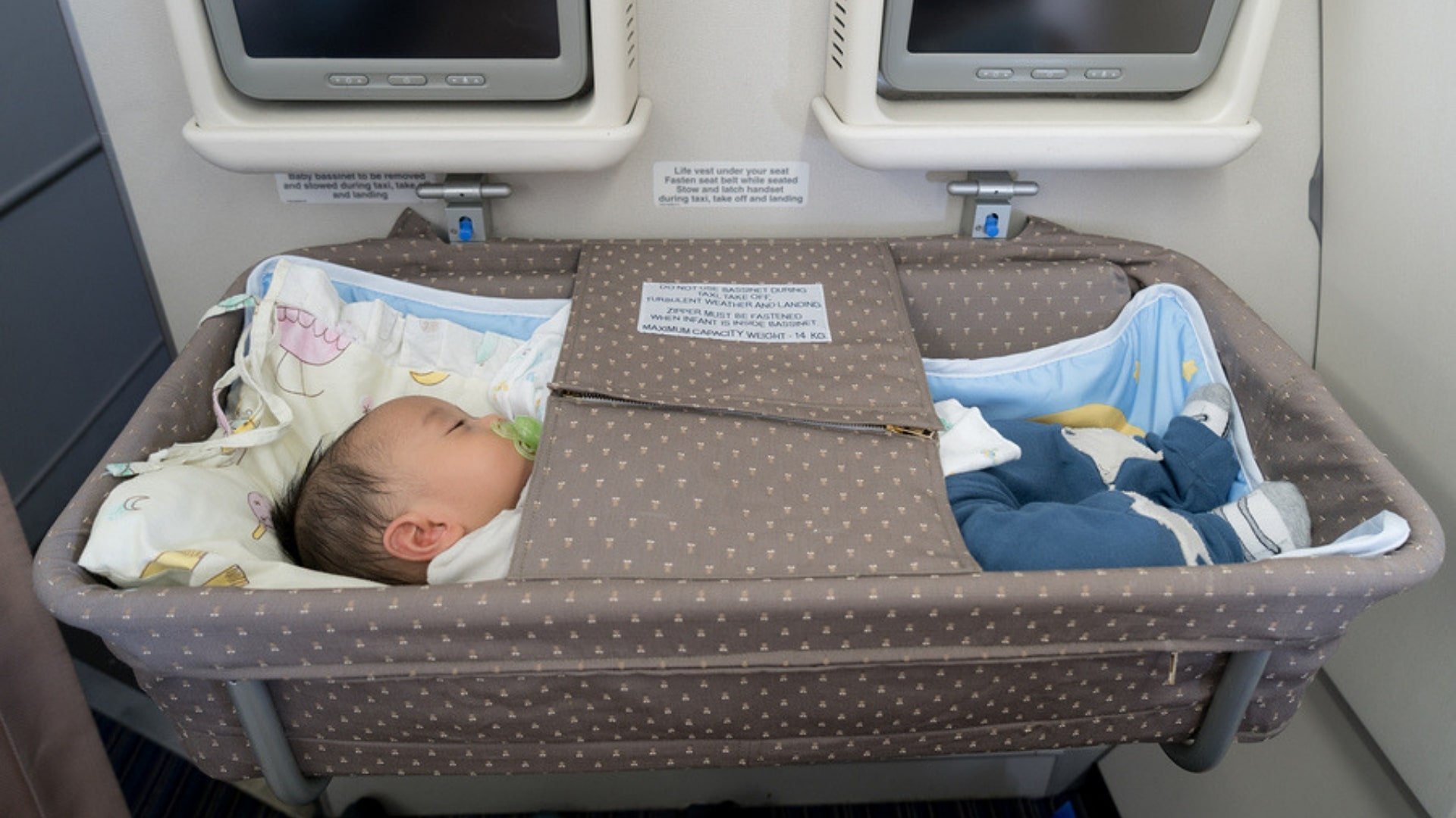 Fliegen mit Baby: Familienplätze wie dieser sind immer schnell ausgebucht