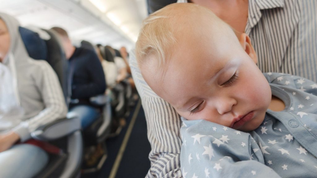 Fliegen mit Baby: Tipps für eine entspannte Reise