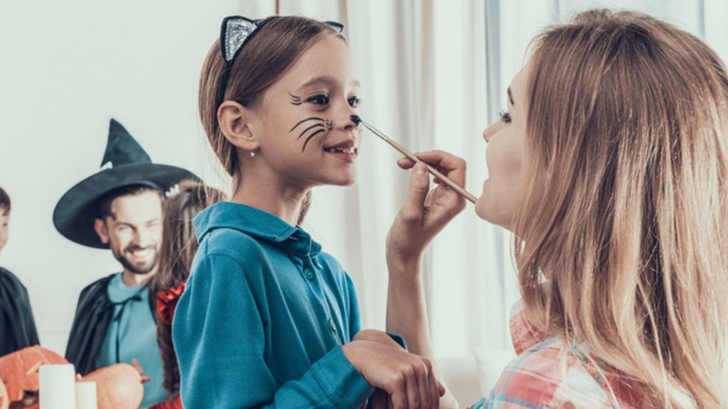 Kinderschminken für Fasching: Anleitung Schritt für Schritt