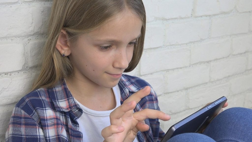 Neue Studie: Smartphones machen unsere Kinder depressiv