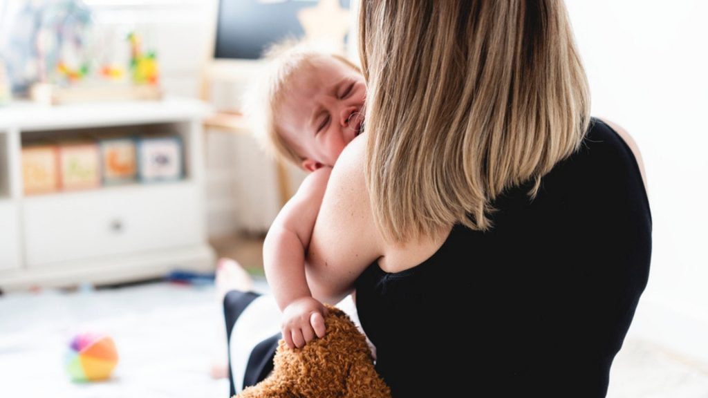 Wenn Mamas Nerven blank liegen: Kann ein Schlafcoach helfen?