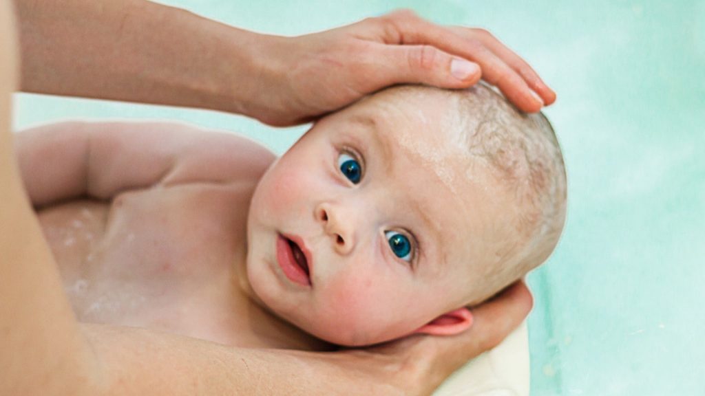 Natürliche Babypflege: 12 Kosmetiklinien, die der zarten Haut gut tun