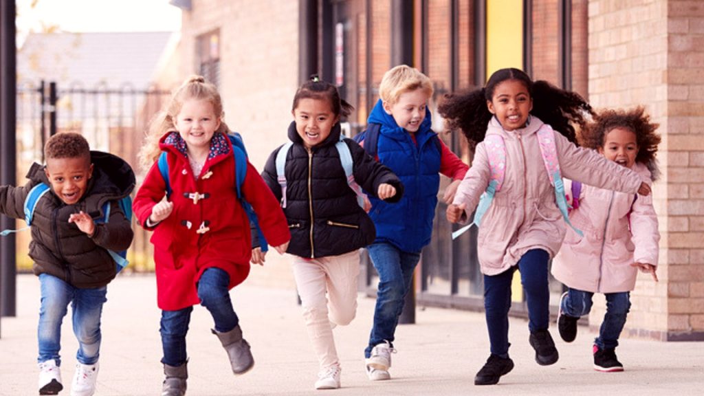 Eine wunderbare Idee: Schule gibt bedürftigen Kindern Essen mit