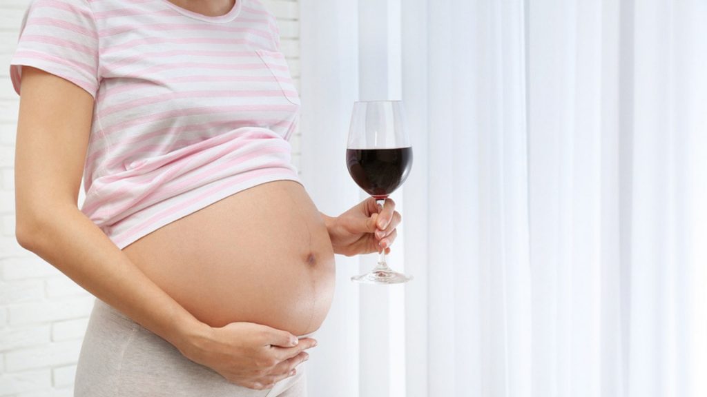 Schwangerschaft: Schaden schon geringe Mengen Alkohol?