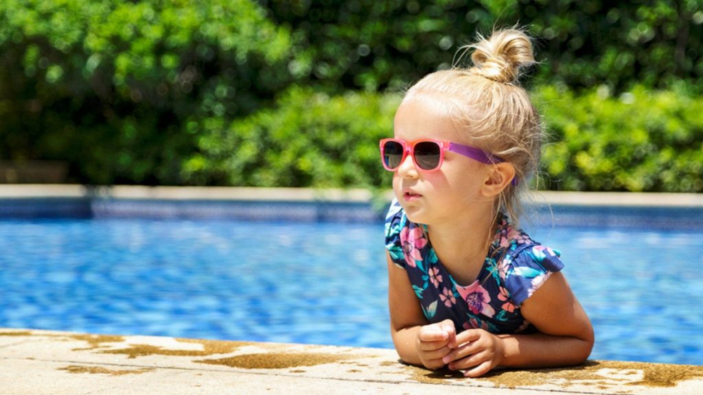 Sonnenstich: Der richtige Schutz für Kinder