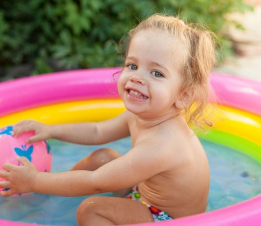 Bei etwas älteren Kindern reicht es, das Planschbecken etwa alle 3 Tage zu reinigen.