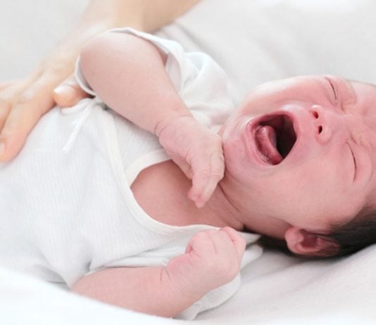 Schreistunden: Baby weint am Abend