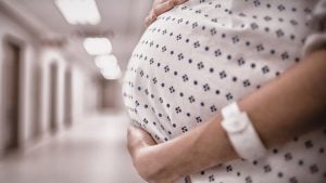 Überfüllte Kreißsäle: Schwangere auf dem Krankenhausflur
