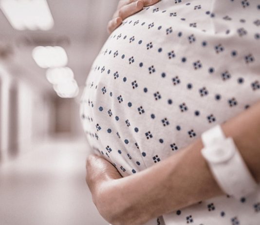 Kreißsaal voll: Schwangere auf dem Krankenhausflur