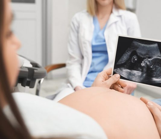 Schwangere beim Ultraschall