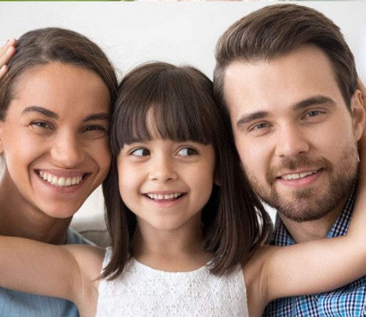 Gute Vorsätze als Eltern: Glückliche Familie