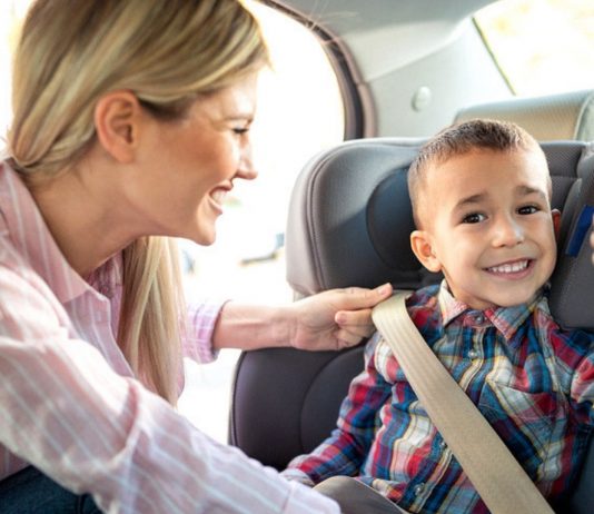 Kindersitze im großen ADAC-Test 2019: Junge im KIndersitz