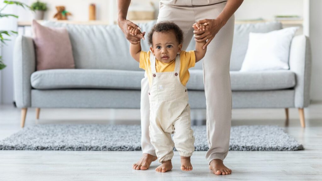 Gehfrei für Babys gefährlich: Warum die Lauflernhilfe richtig schädlich ist