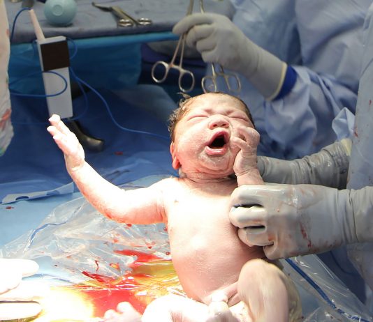 Baby Haare Schneiden Profi Tipps Fur Den Ersten Haarschnitt