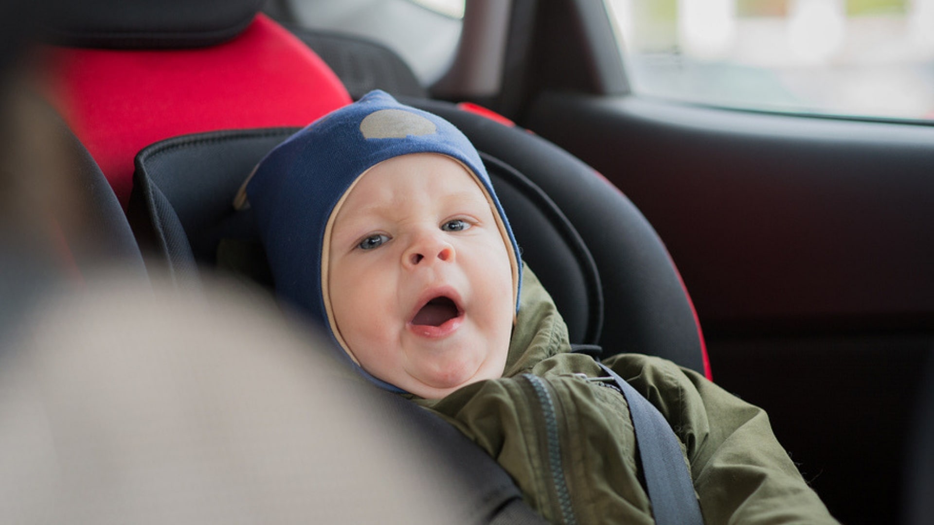 ADAC warnt: Setzt Kinder nie mit Winterjacke in den Autositz