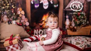 Baby in C&A Weihnachtsoutfit