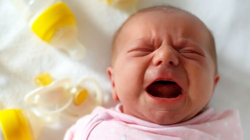 Baby trinkt nicht und weint
