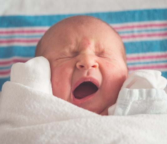 Krankenversicherung Kind - wie Neugeborenes richtig versichern?
