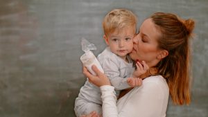Mama Kind Inhalieren