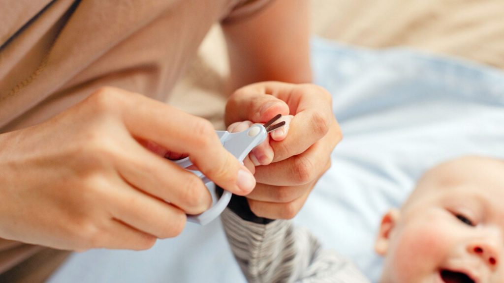 Baby Fingernägel schneiden: 10 Tipps